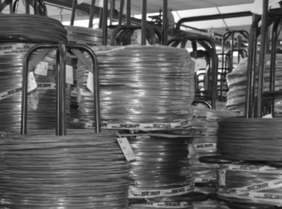 Phosphate-free wire for screw production